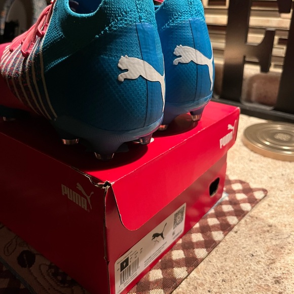These are Puma Soccer Cleats Size 9 - Picture 2 of 3
